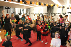 La Barriada El Puente acoge una exitosa fiesta infantil de Halloween